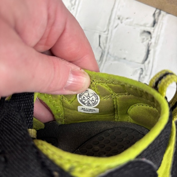 Keen Newport 2 Black and Lime Green Outdoor Sandals w/ Quick-Adjust Straps Sz 3Y - Picture 7 of 12